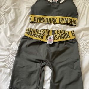 Gymshark set- yellow and gray, never wore before.
